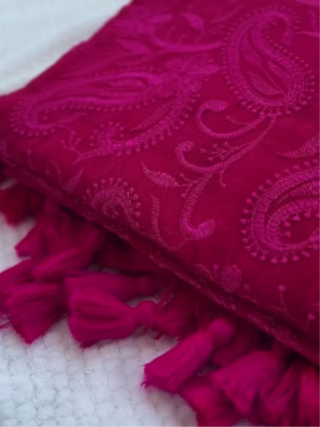 Rani pink mul cotton chikankari saree – embroidery detail | Saviias Studioz