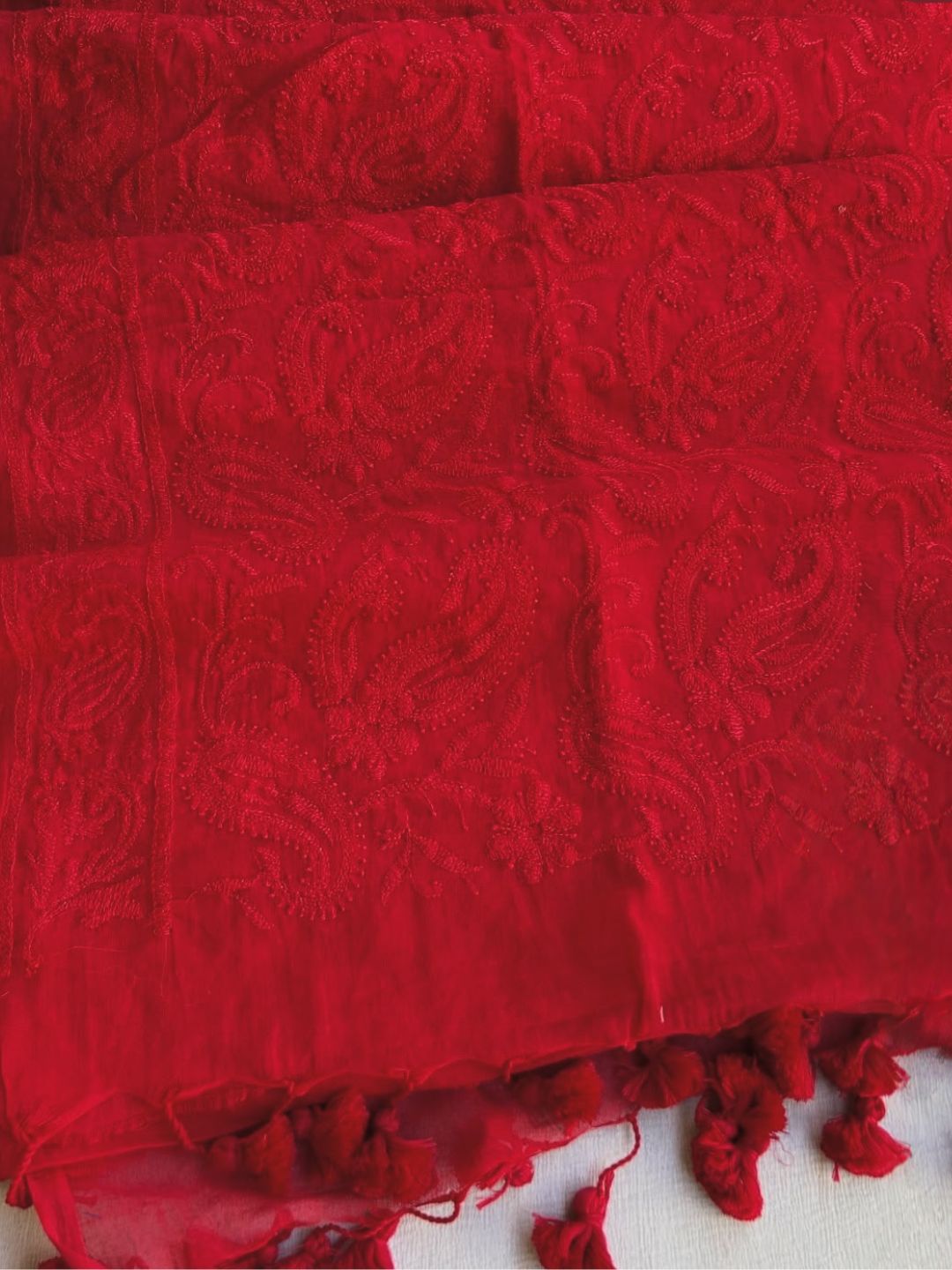 Red mul cotton chikankari saree – embroidery detail | Saviias Studioz