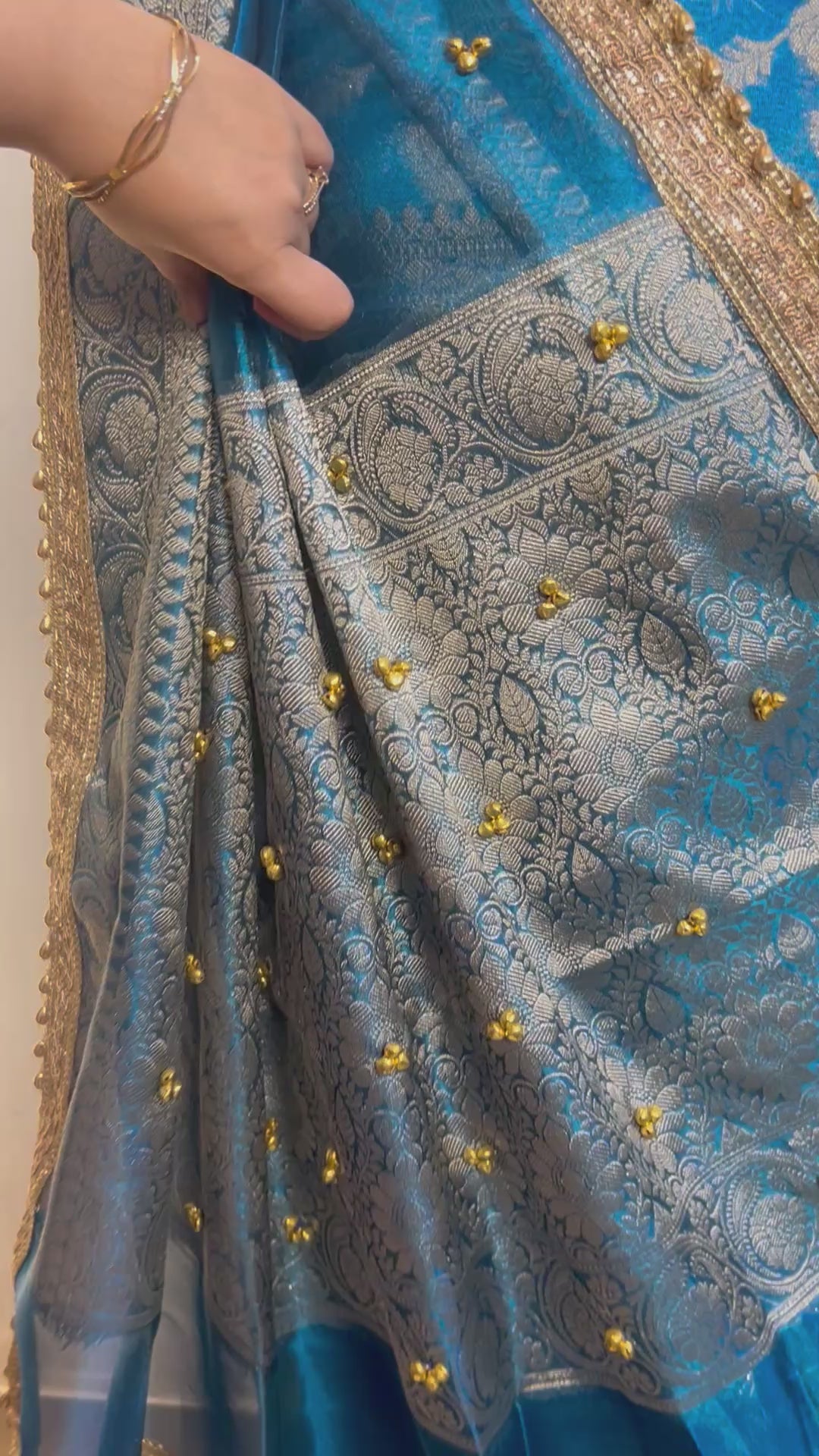 Peacock blue ghungroo saree video, gold bells and gota-pearl border